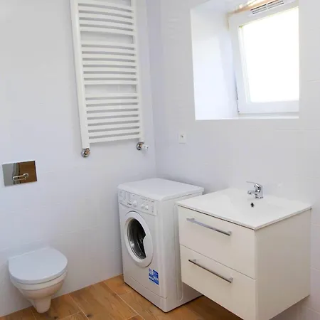 Appartement Quiet Street 11/2e *